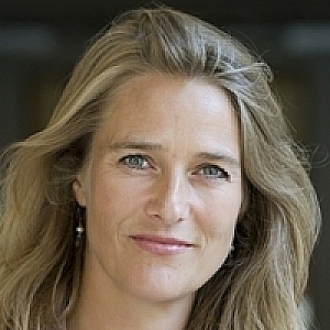 dr. Bernet Elzinga