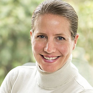 Dr. Sophie van Rijn